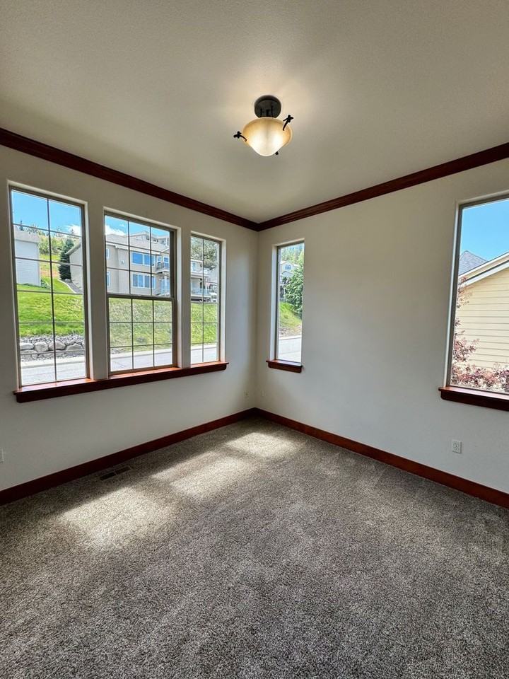 1012 W Bolan Ave - Photo 3 of 25