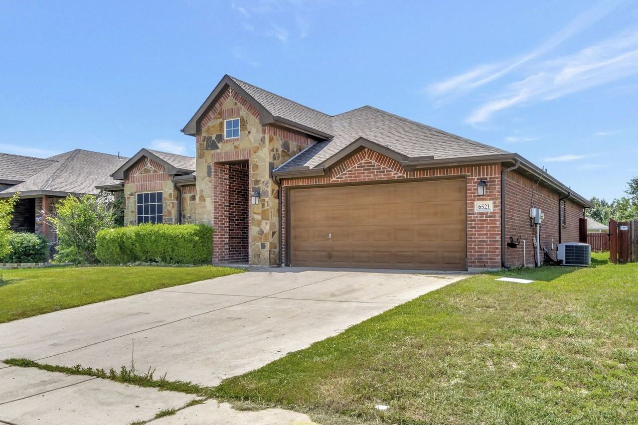 6521 Chalk River Dr - Photo 2 of 35