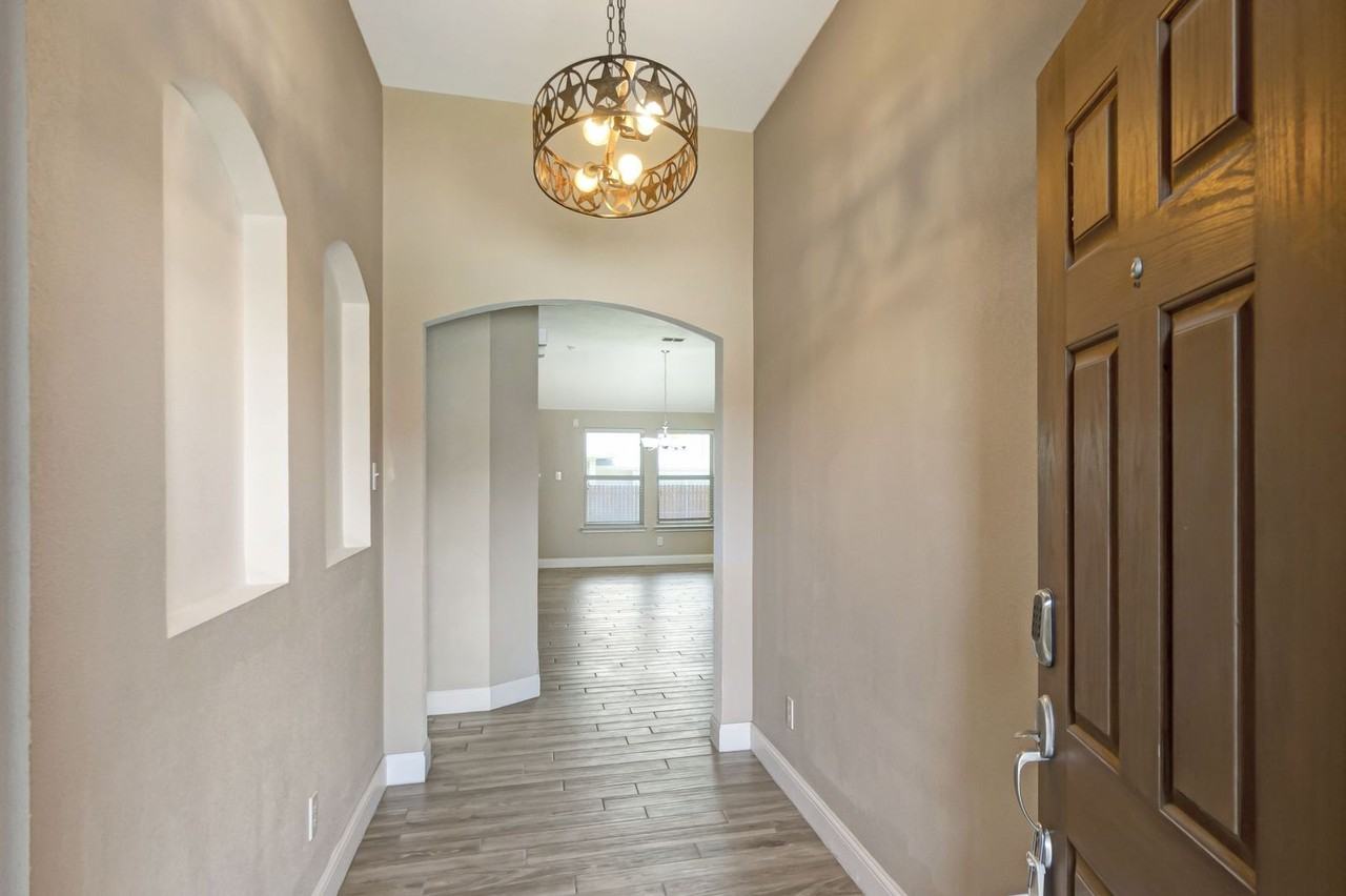 6521 Chalk River Dr - Photo 6 of 35