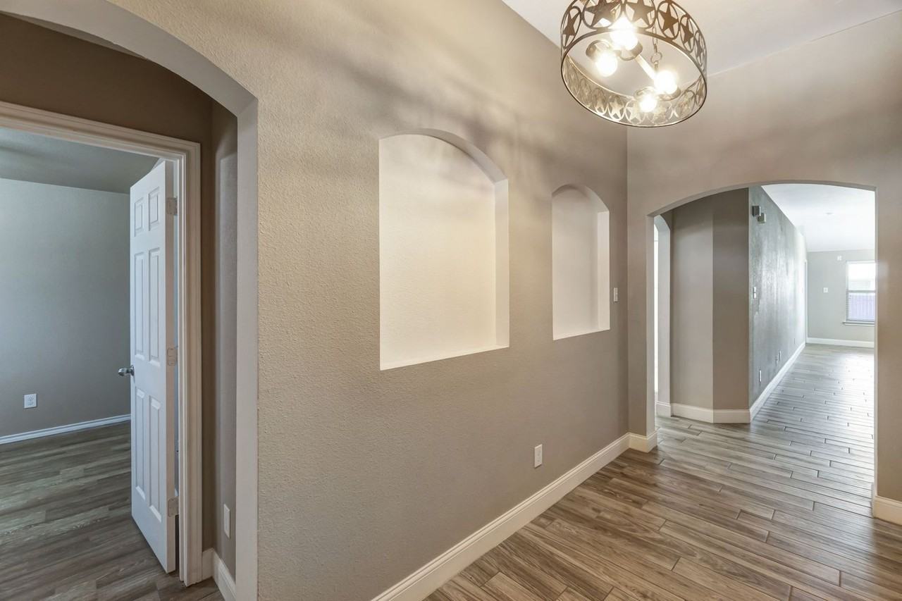 6521 Chalk River Dr - Photo 7 of 35