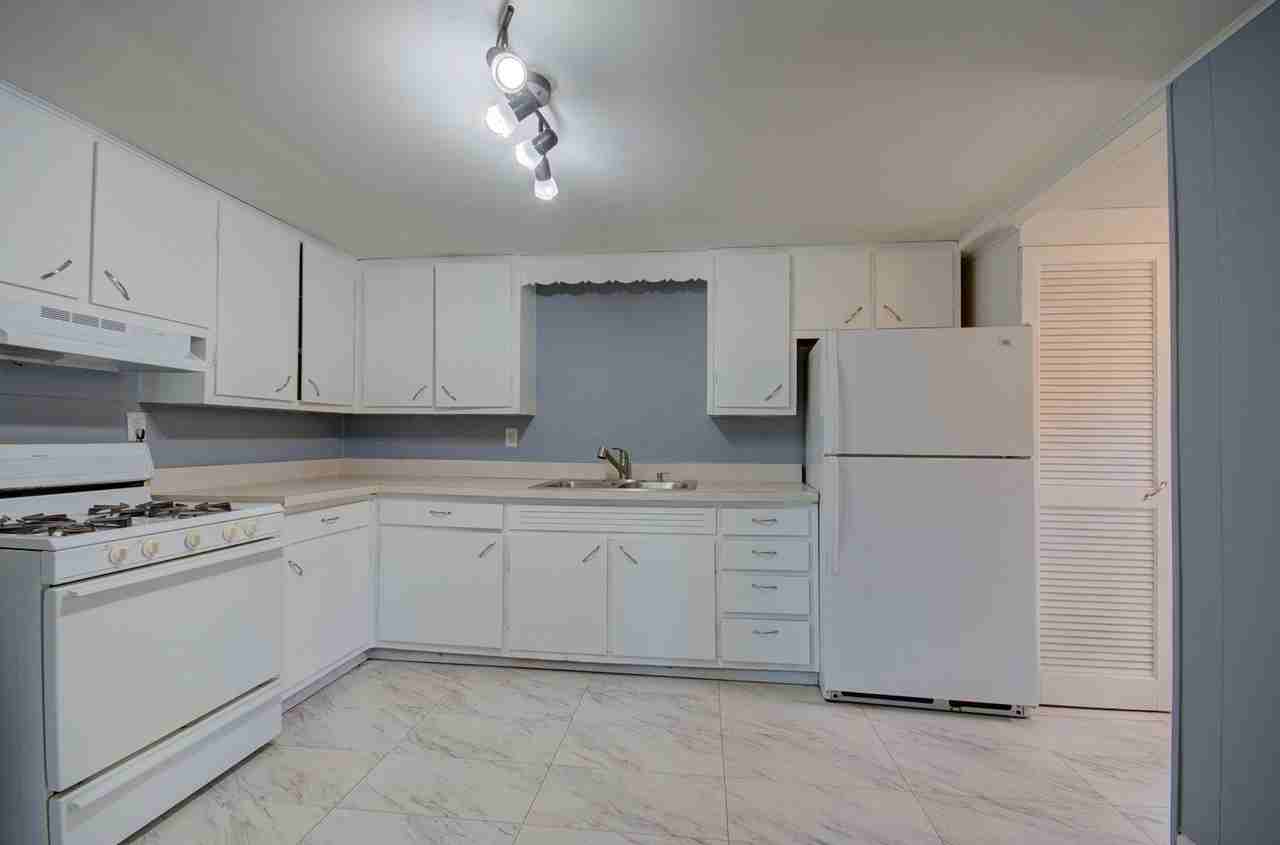 2024 Plainfield Rd - Photo 3 of 20