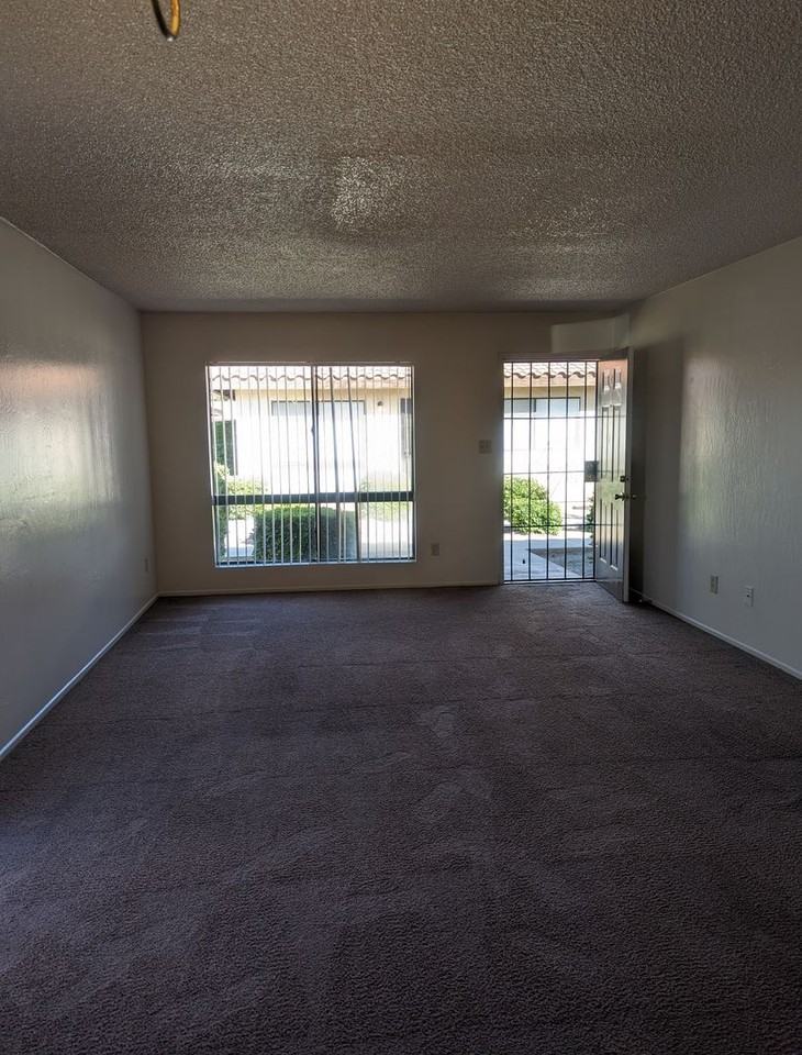 2719p - 725-  7024 Ming Ave.     MG - Photo 3 of 12