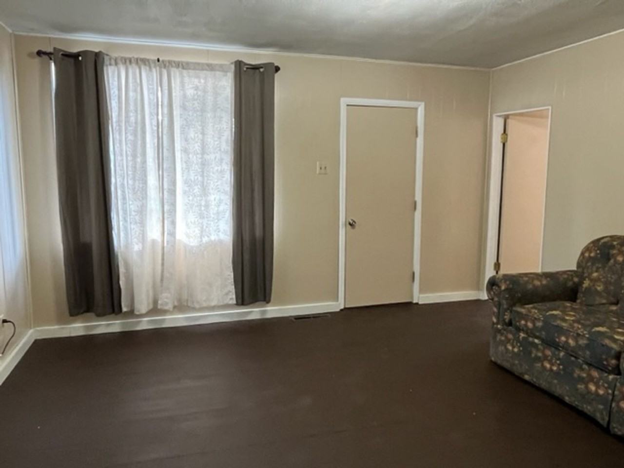 495 S 100 W - Photo 2 of 11