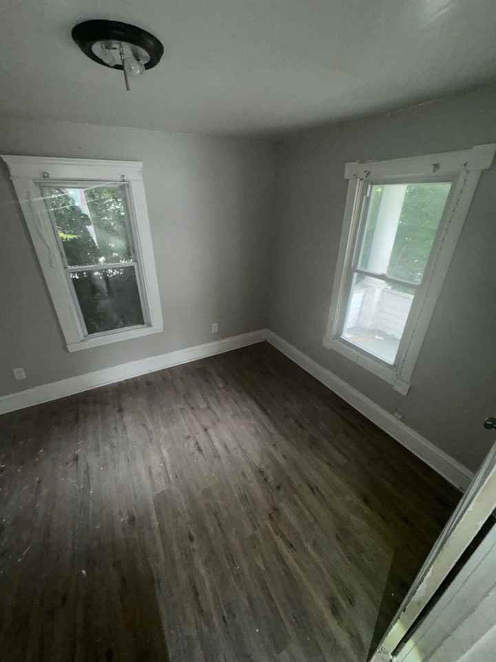 389 E 160 ST - Photo 3 of 28