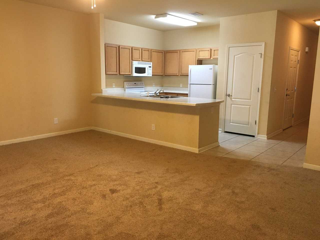 146 Iron Horse Drive East - Photo 4 of 17