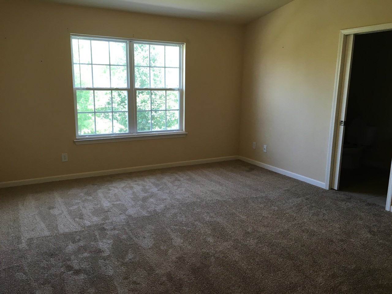 146 Iron Horse Drive East - Photo 6 of 17