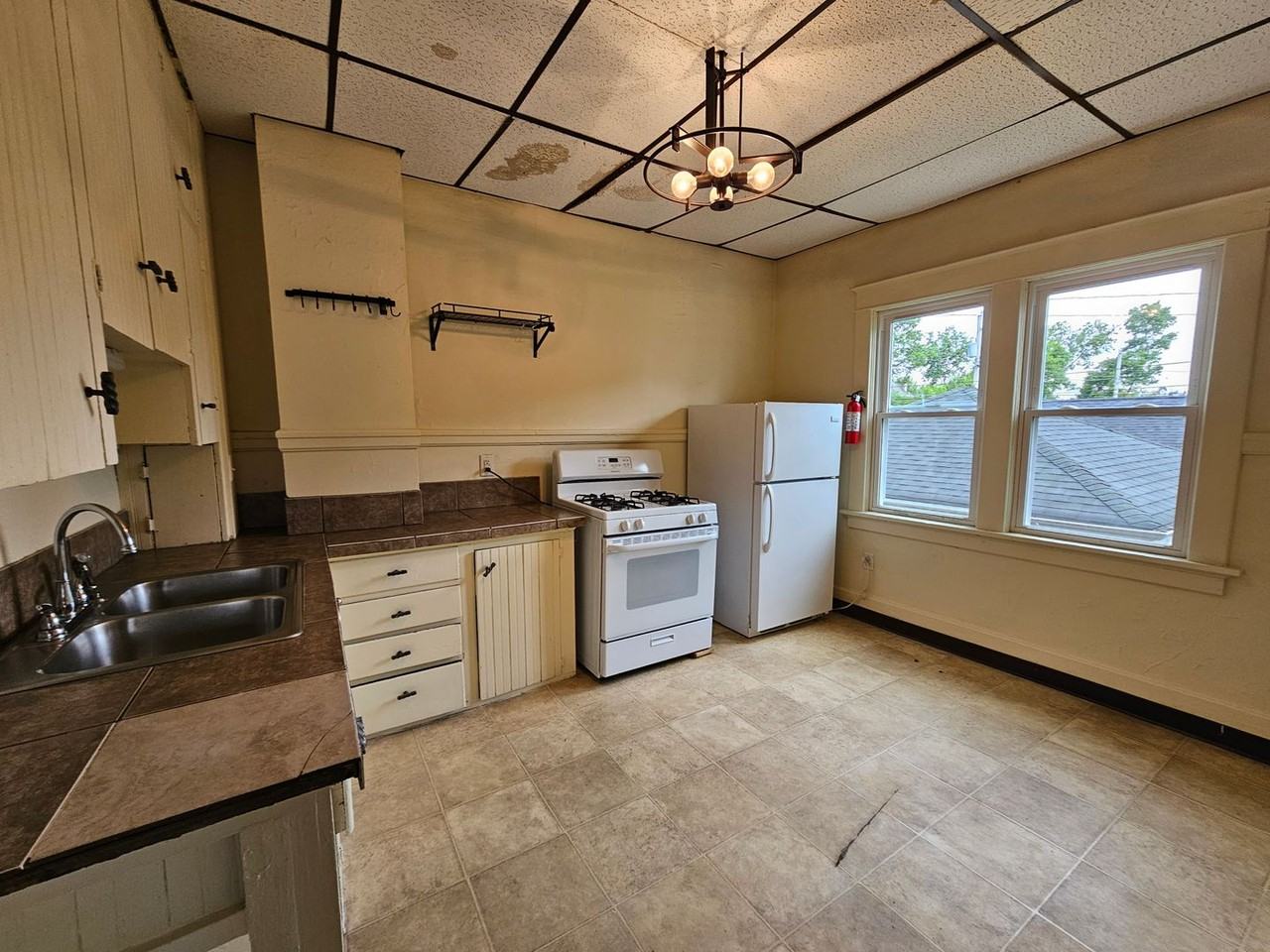 215 18th St NE - Photo 2 of 6