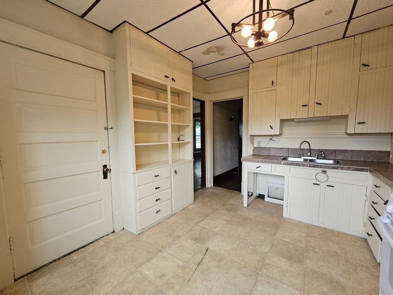 215 18th St NE - Photo 3 of 6