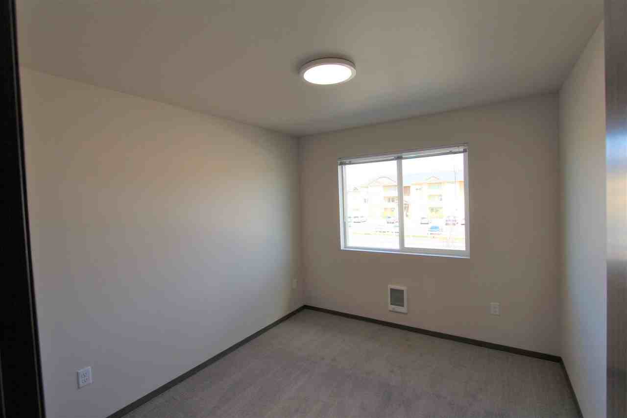 1025 Greenfield Dr - Photo 3 of 13