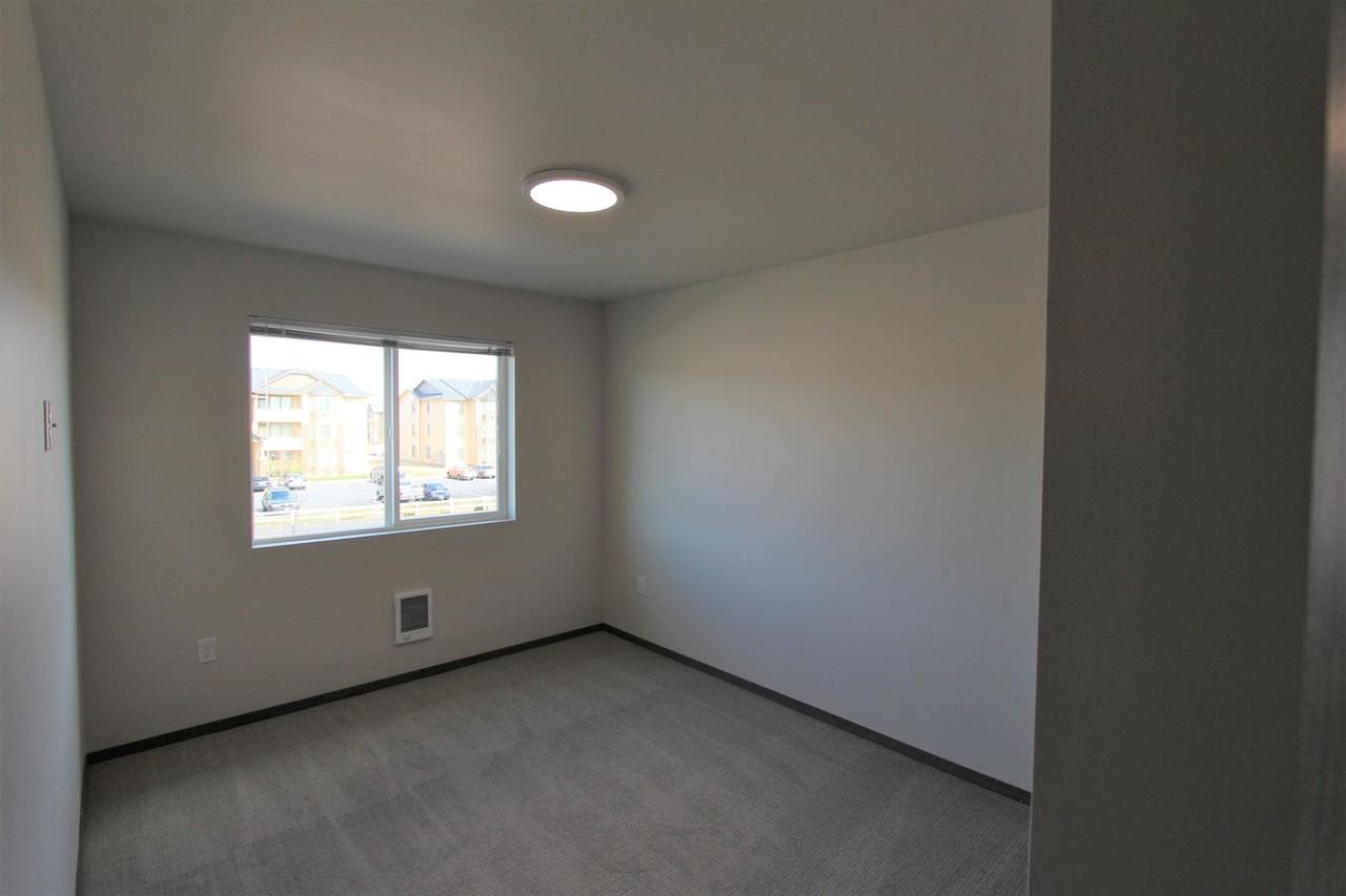 1025 Greenfield Dr - Photo 4 of 13