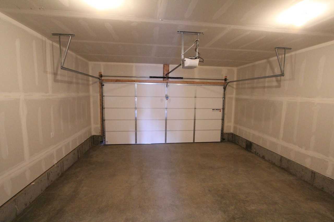 1025 Greenfield Dr - Photo 6 of 13