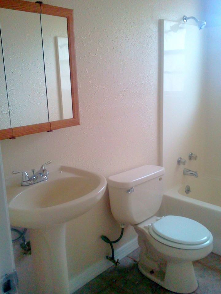 612 Mohawk Ave - Photo 2 of 11