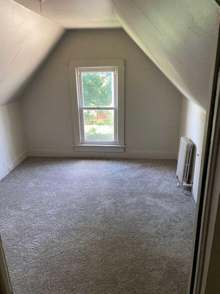 529 S Webster Ave - Photo 2 of 7