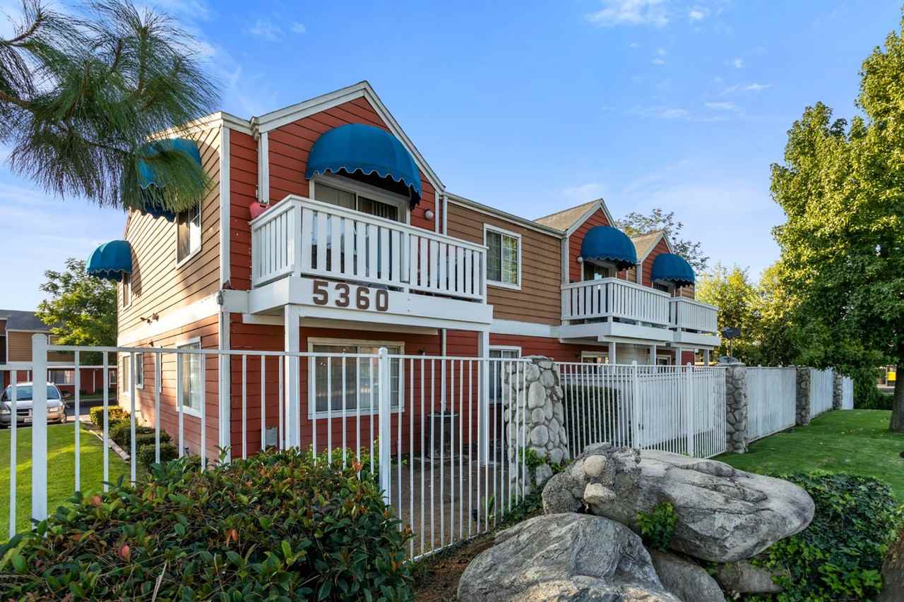 Plymouth Manor Apartments - Photo 2 of 11