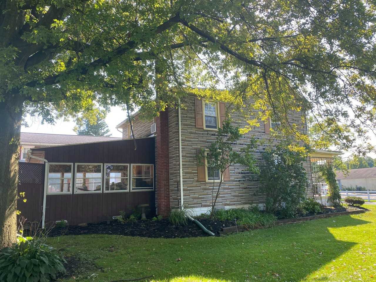 487 W Washington Ave - Photo 3 of 23