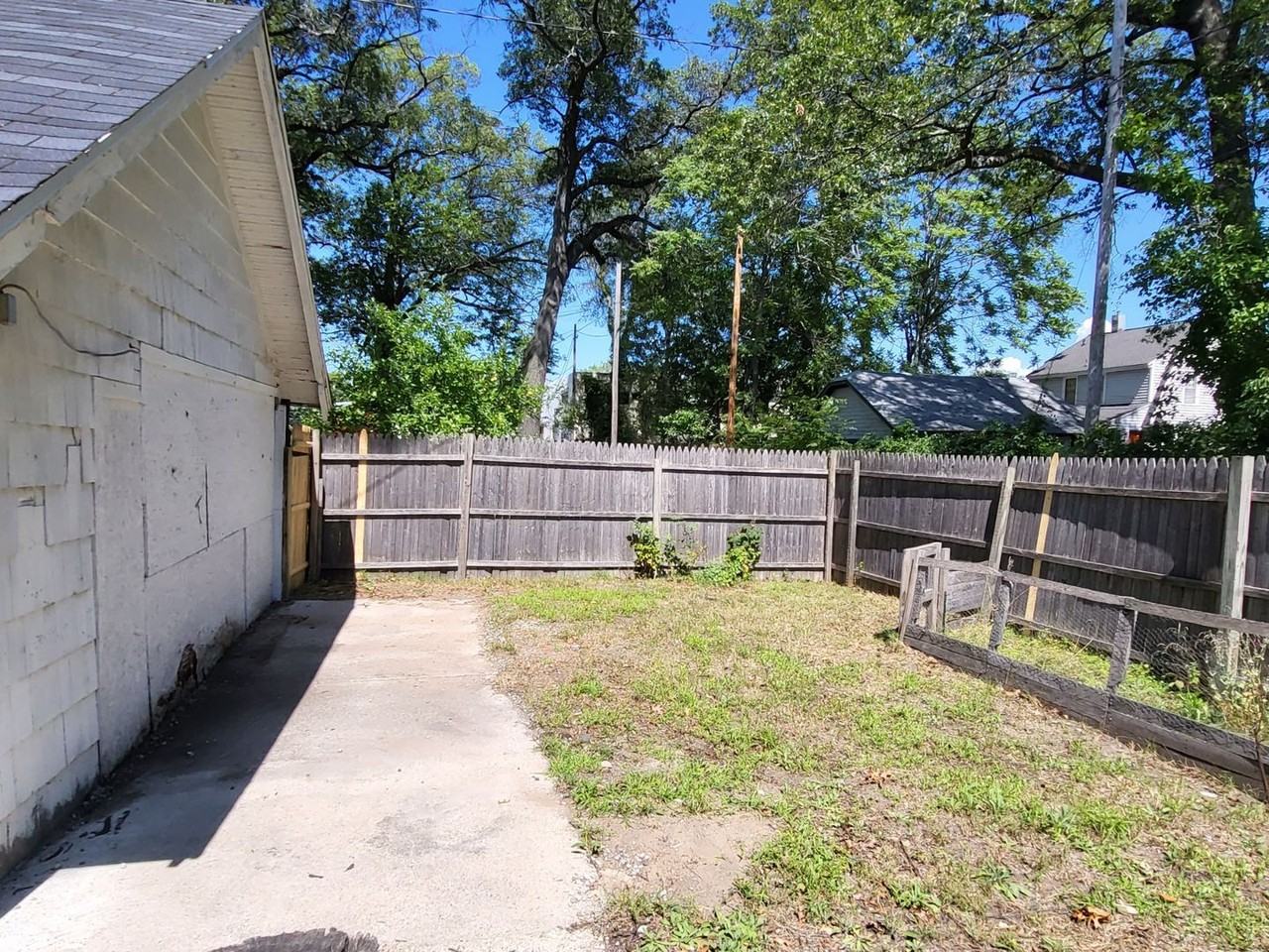 1848 Commerce St - Photo 3 of 21