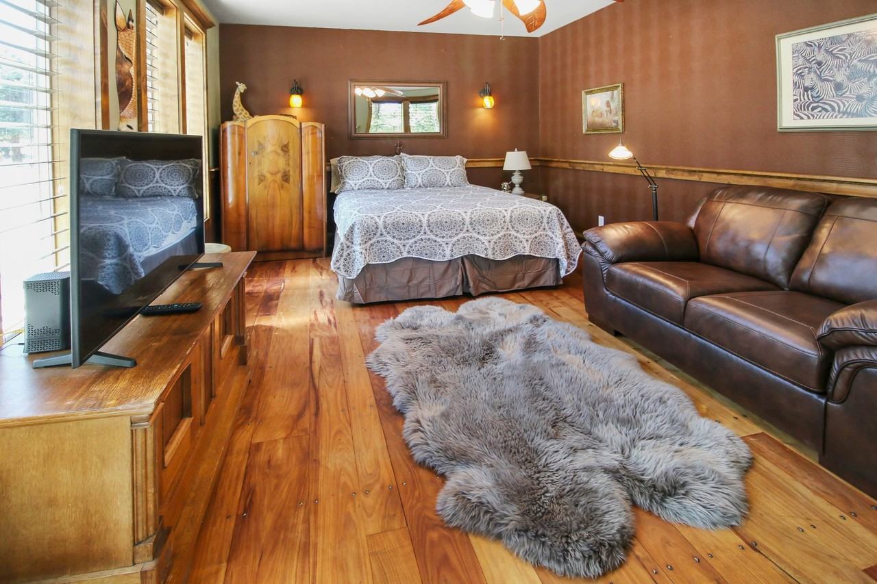 195 E E St - Photo 4 of 17