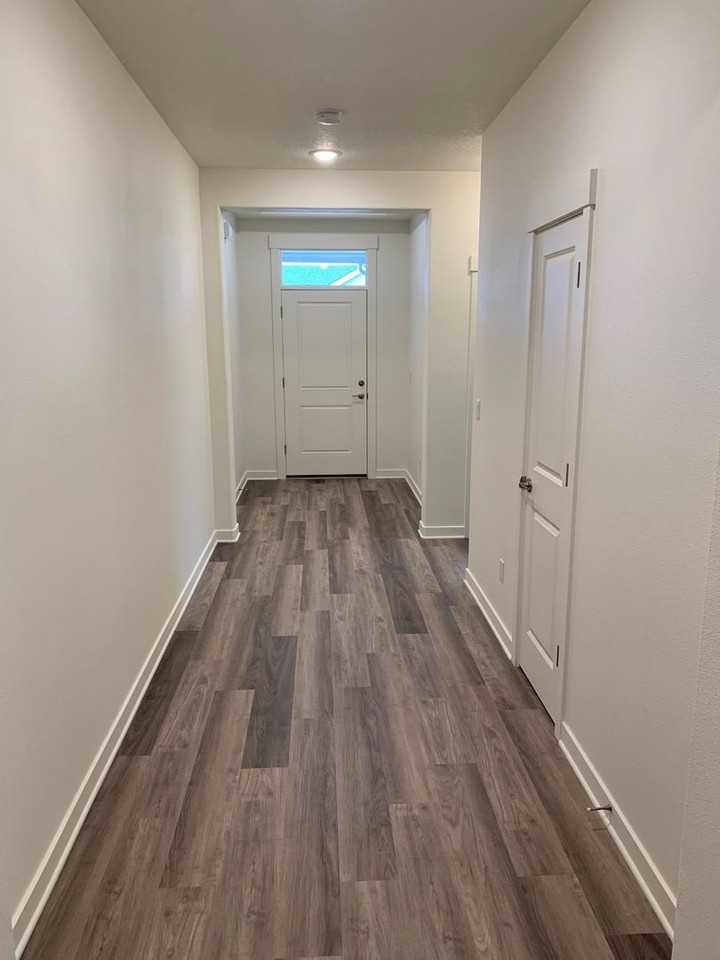 1550 Ne Forest Park St - Photo 2 of 17