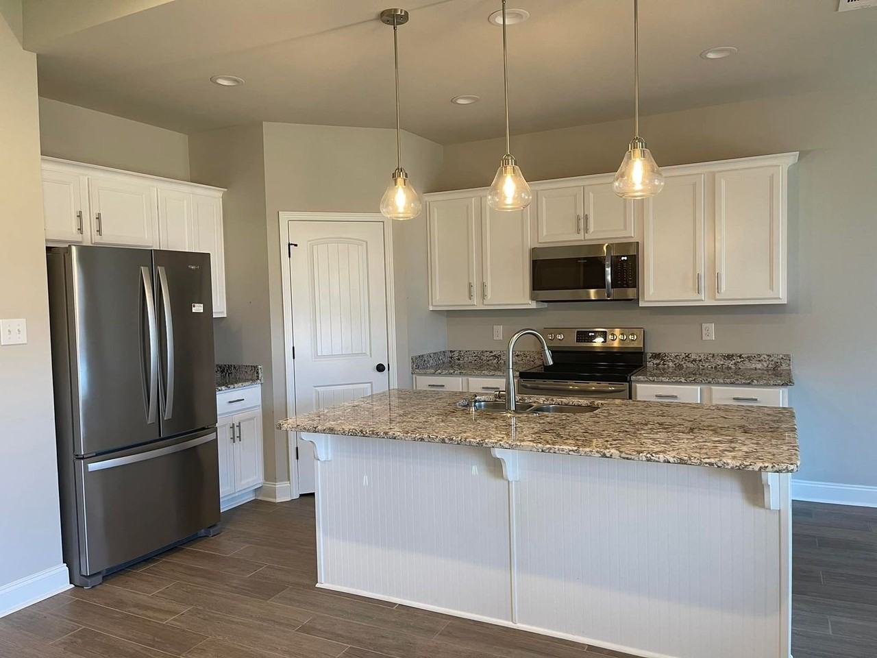 23643 Blythewood Ln - Photo 3 of 33