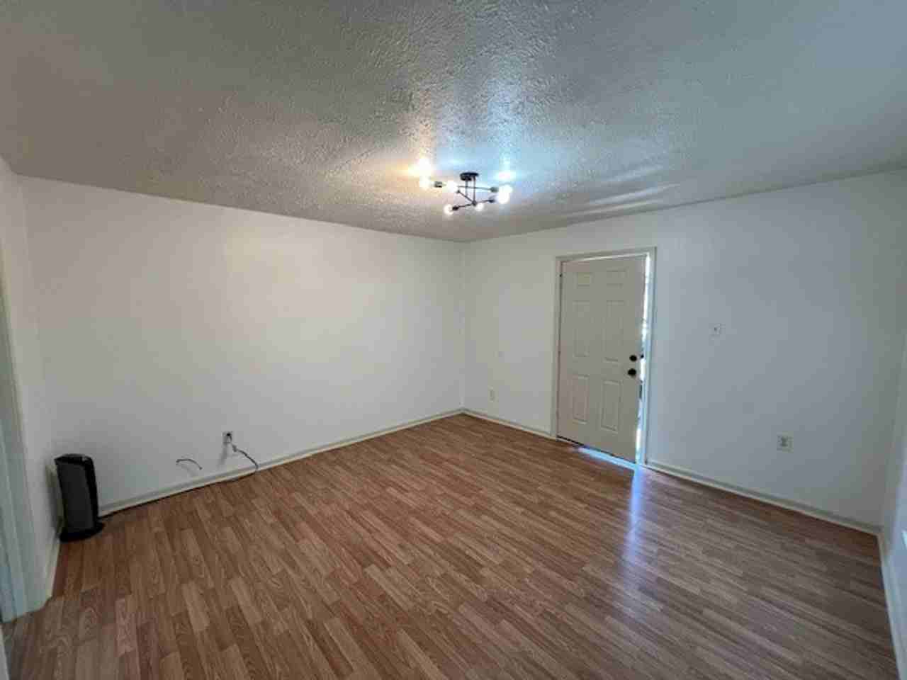 103 1/2 Park Ave - Photo 2 of 7