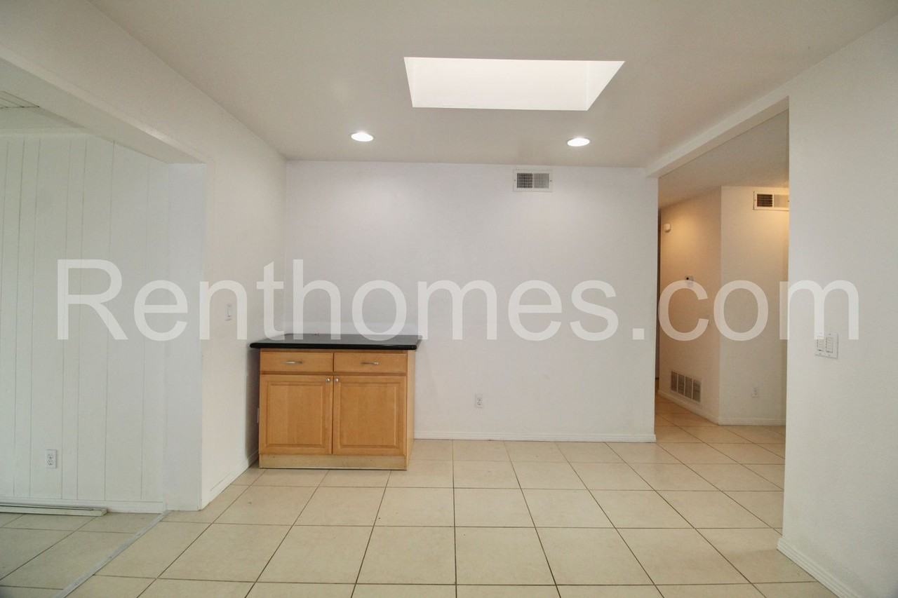 8616 Longwood St - Photo 7 of 19