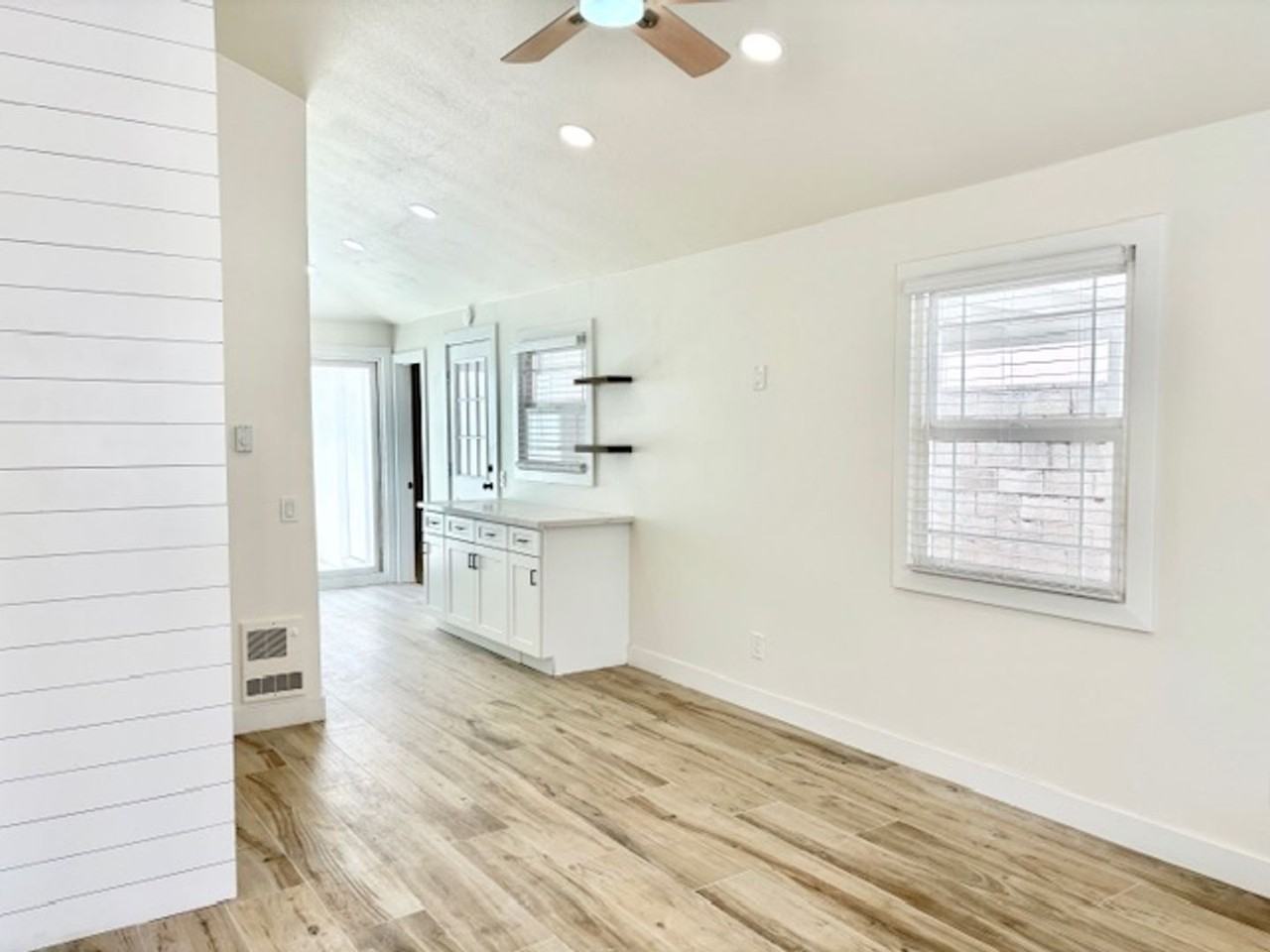133 Ventura Ave - Photo 2 of 22