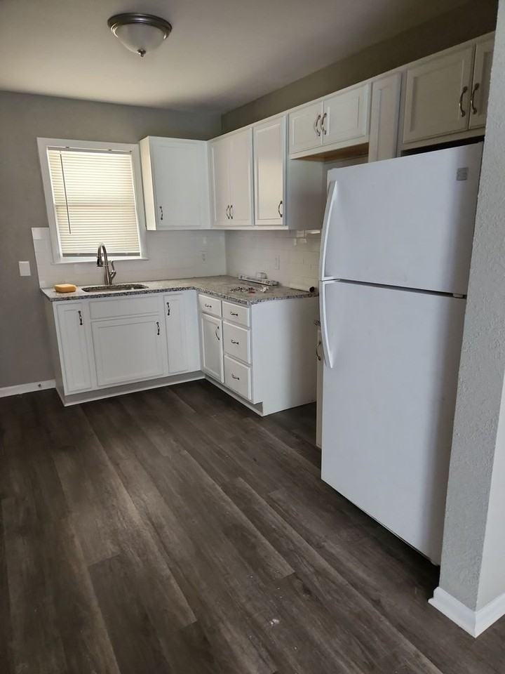 1707 S Glenwood Ave - Photo 3 of 5