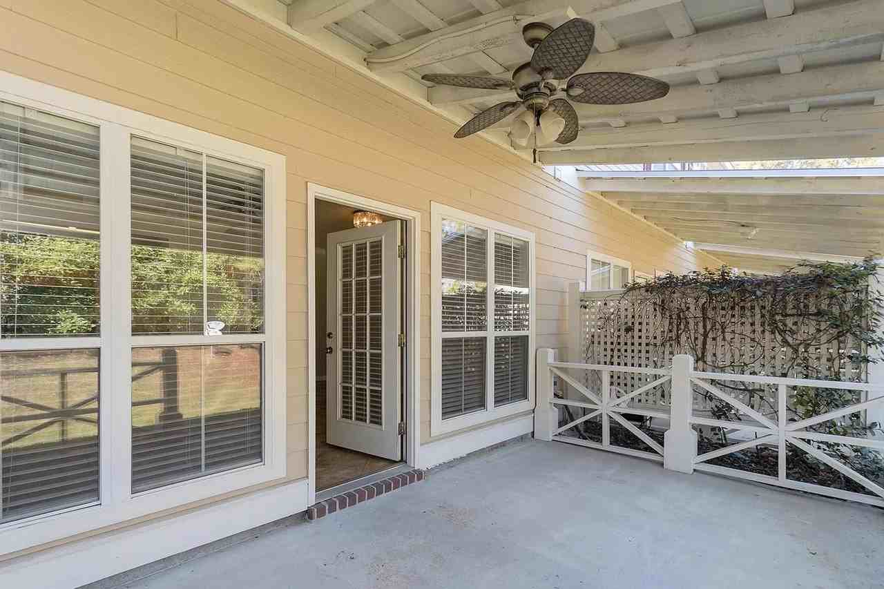 407 Twin Lakes Ln - Photo 2 of 25