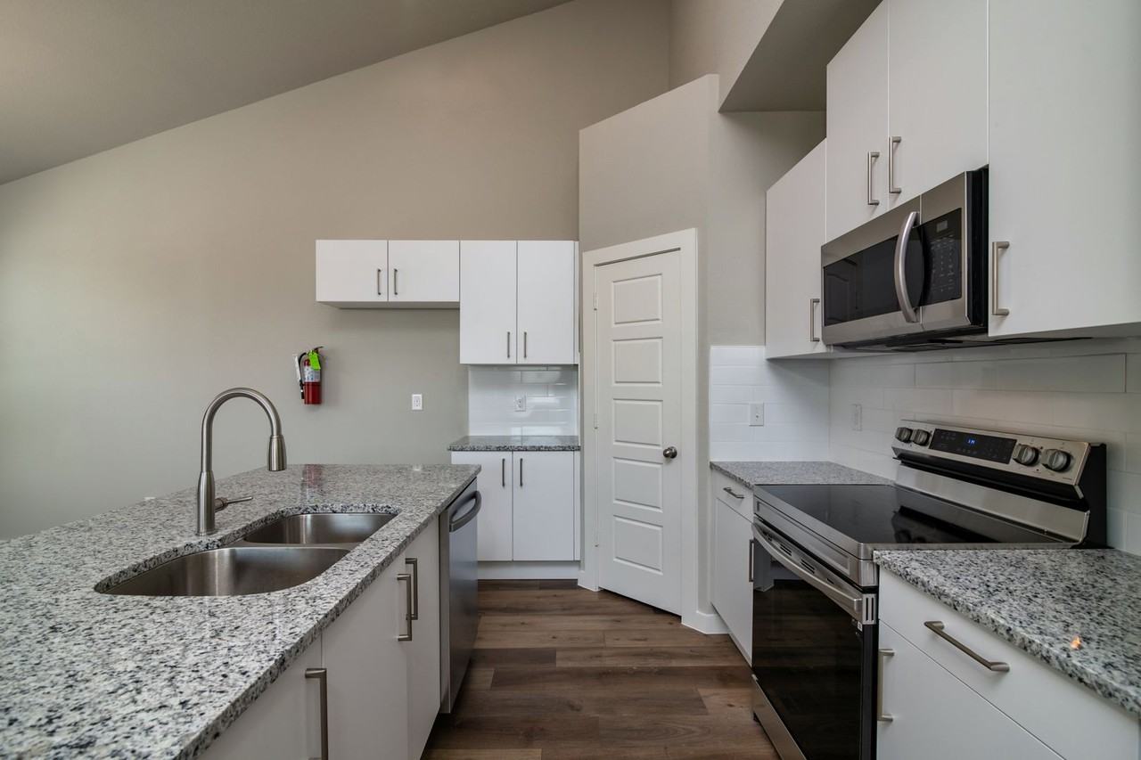 725 Harvest Moon Dr - Photo 2 of 19