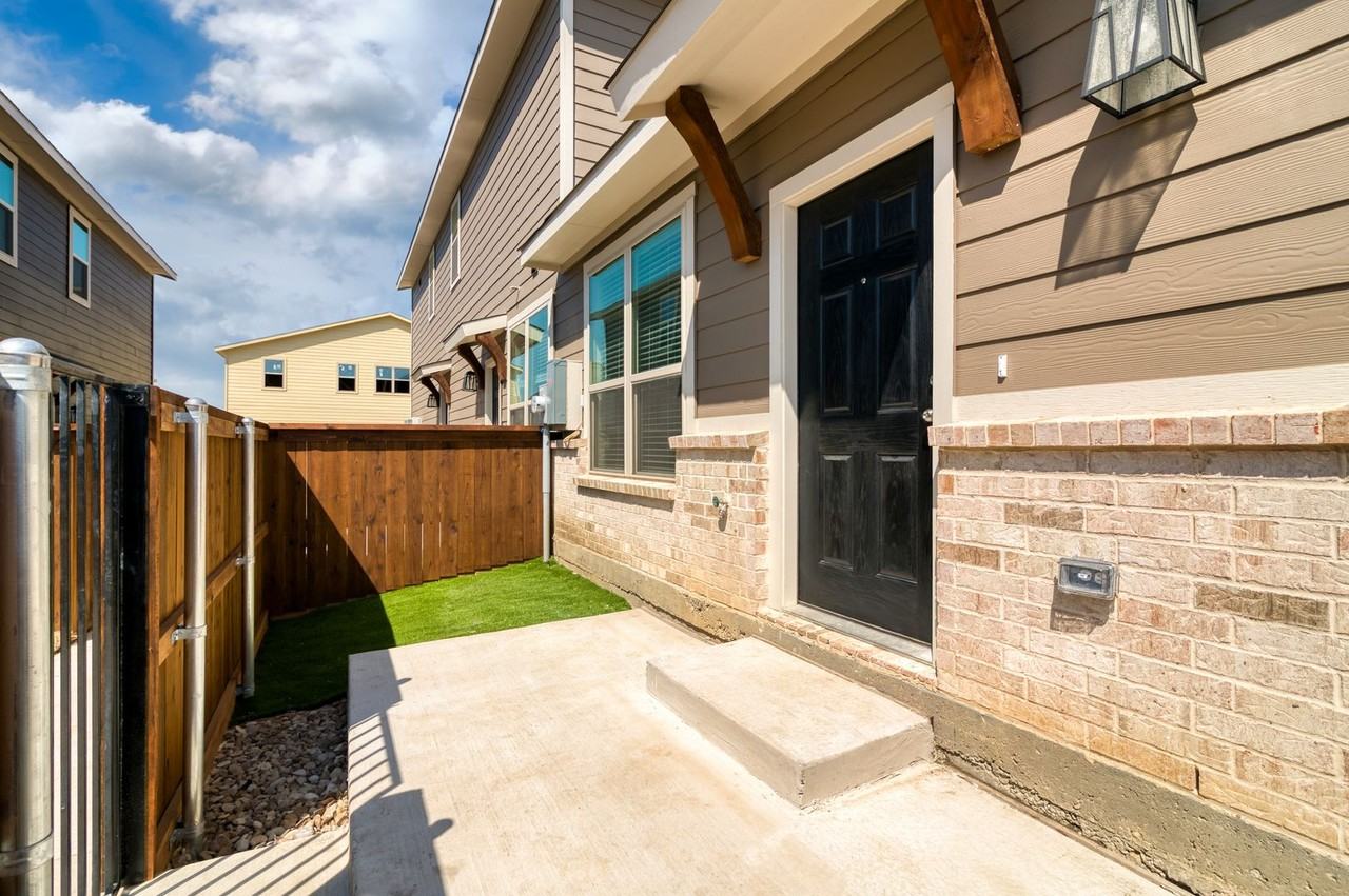 725 Harvest Moon Dr - Photo 3 of 19