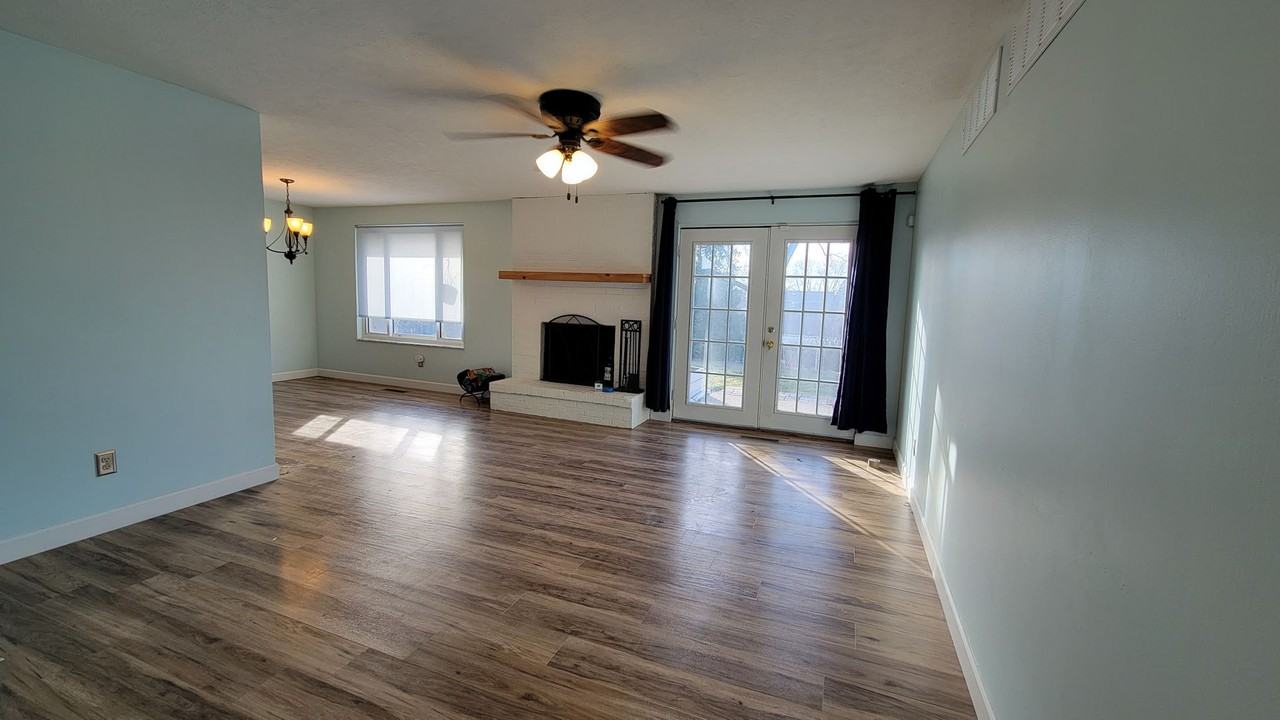 7611 Blossomview Ct - Photo 3 of 17