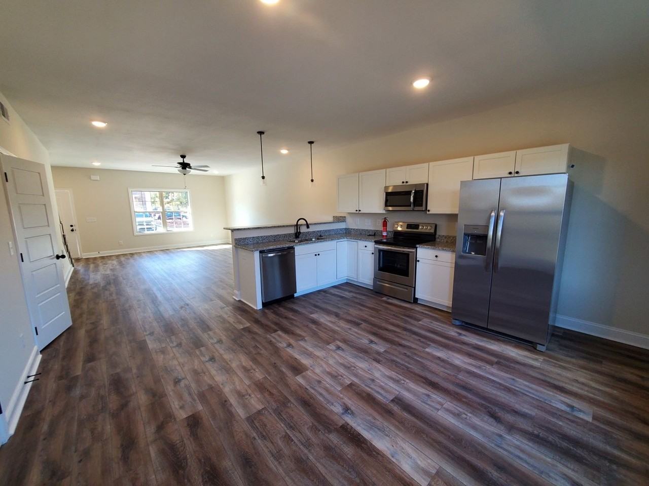 449 Oak St - Photo 2 of 9