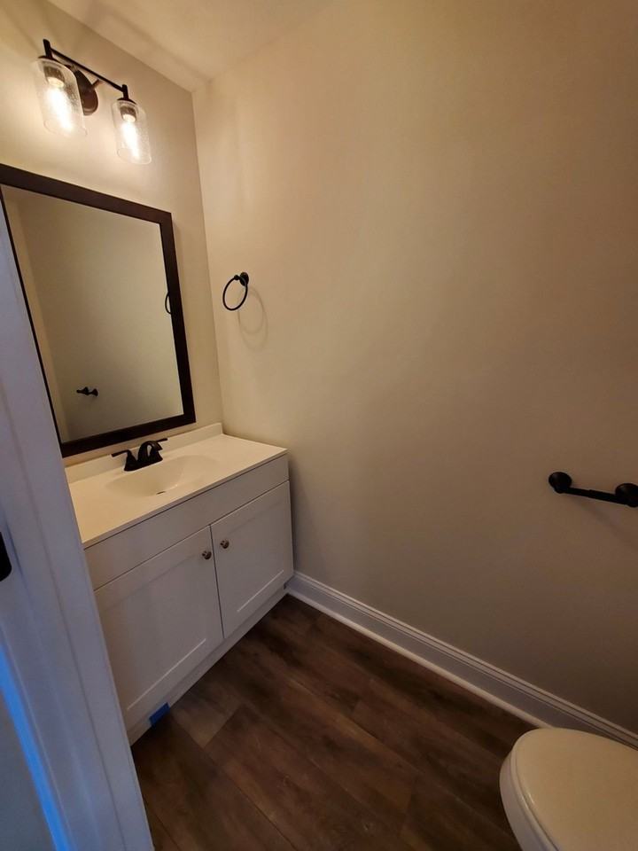 449 Oak St - Photo 4 of 9