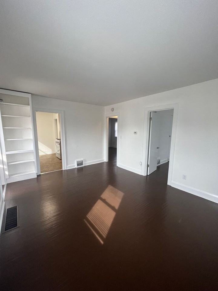 7701 N 2nd St - Photo 2 of 9