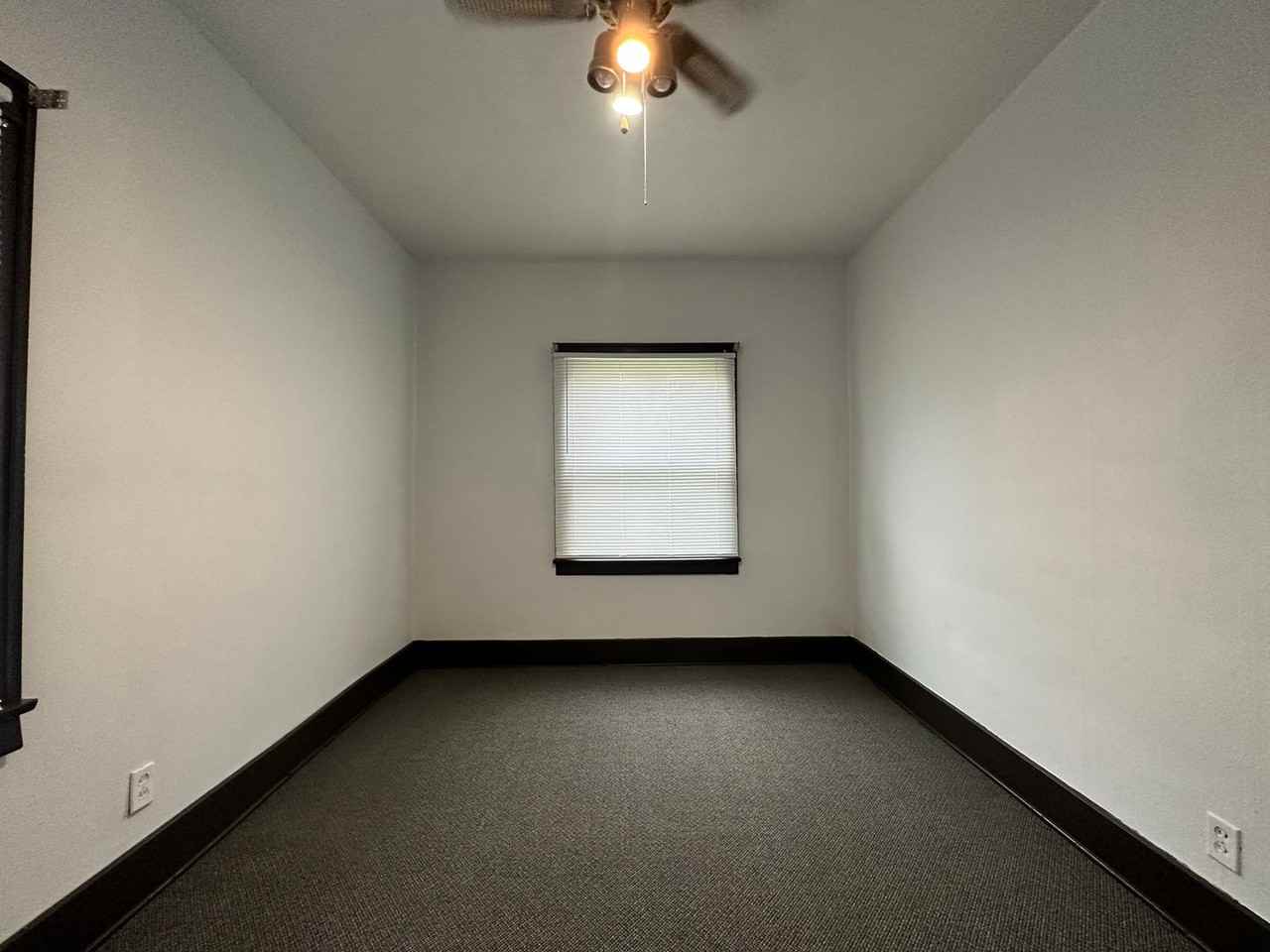 220 Kendall St N - Photo 7 of 9