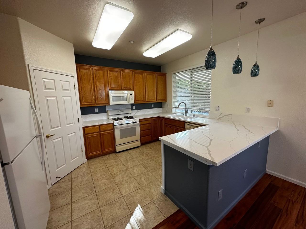 575 Quindell Way - Photo 4 of 27