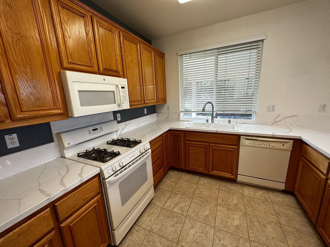 575 Quindell Way - Photo 5 of 27