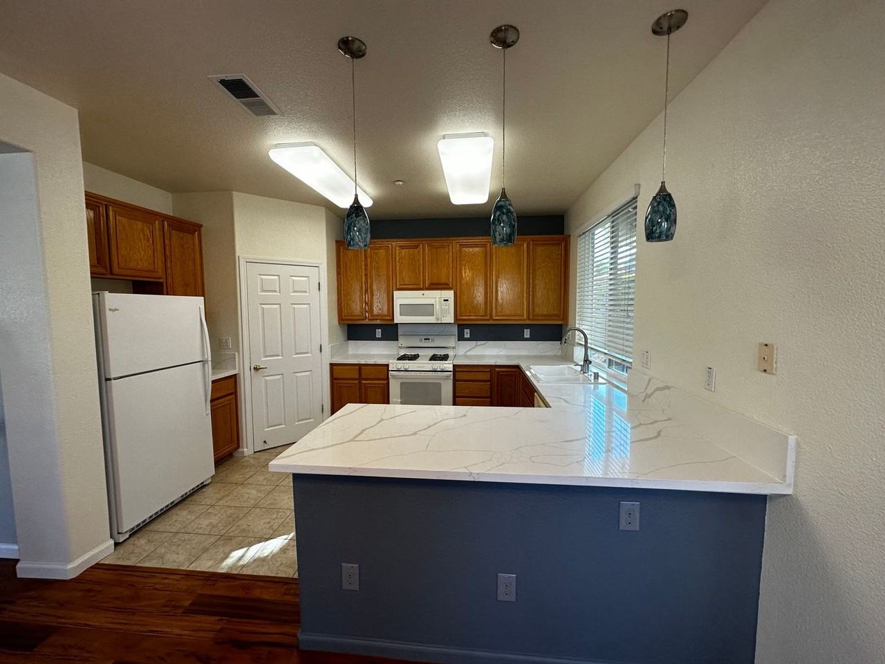 575 Quindell Way - Photo 6 of 27