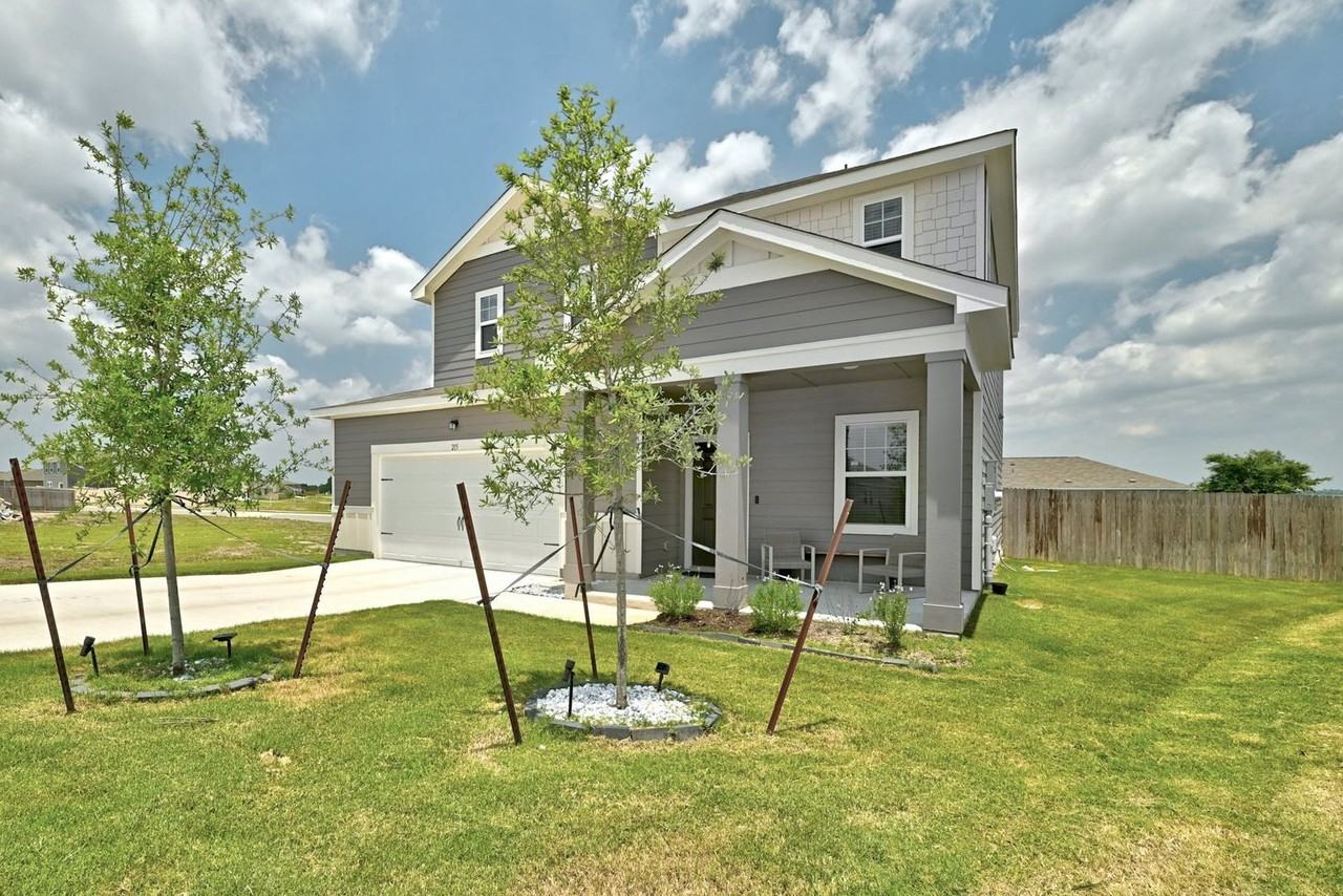 215 Rubrum Rd - Photo 2 of 32