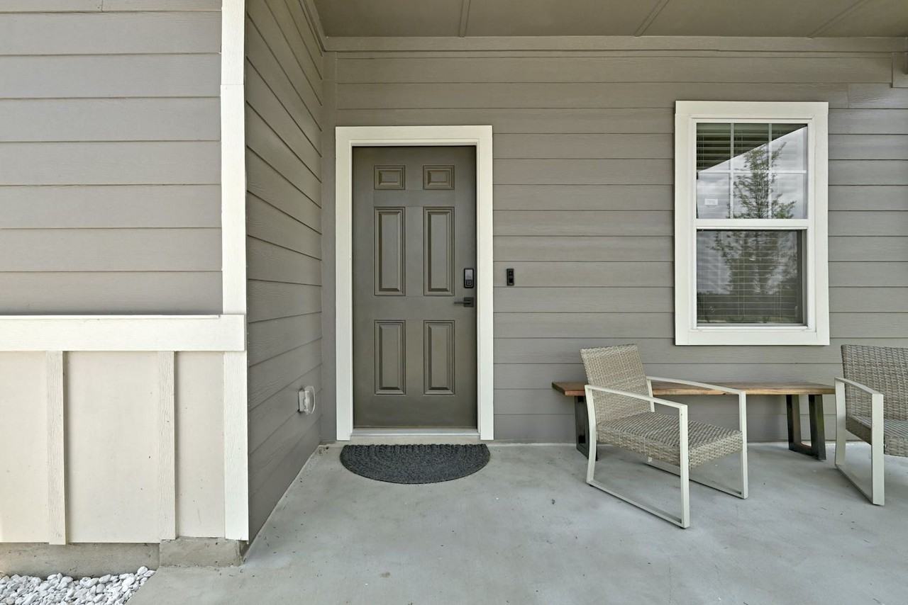 215 Rubrum Rd - Photo 3 of 32