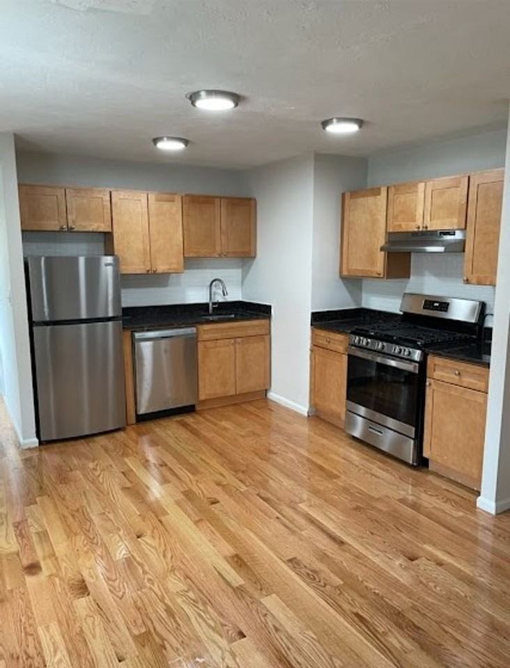 rockland - Photo 2 of 13