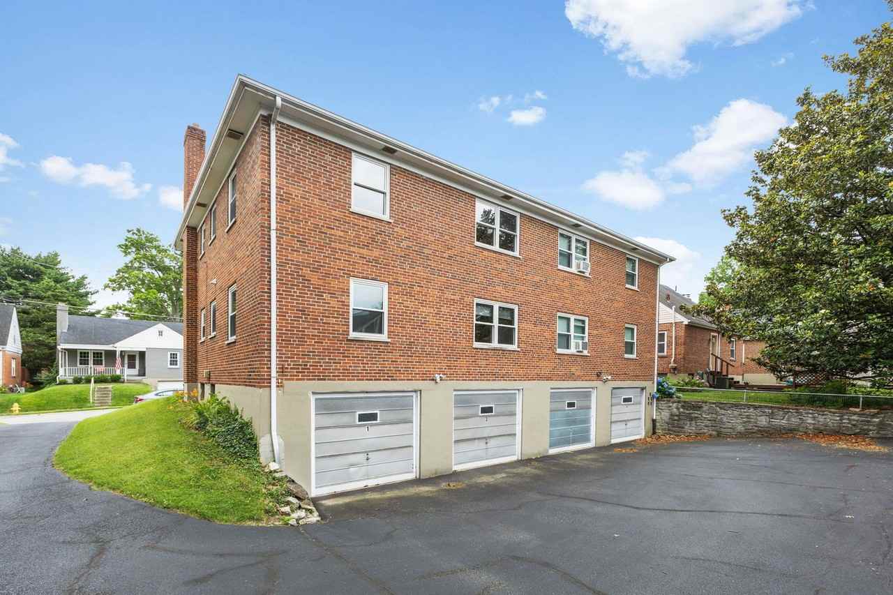 Oakley- Charming 4 family and desirable street - Photo 5 of 7