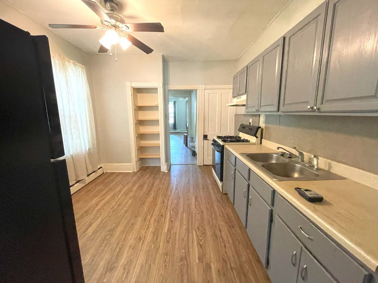 516 Burlington Ave - Photo 3 of 8