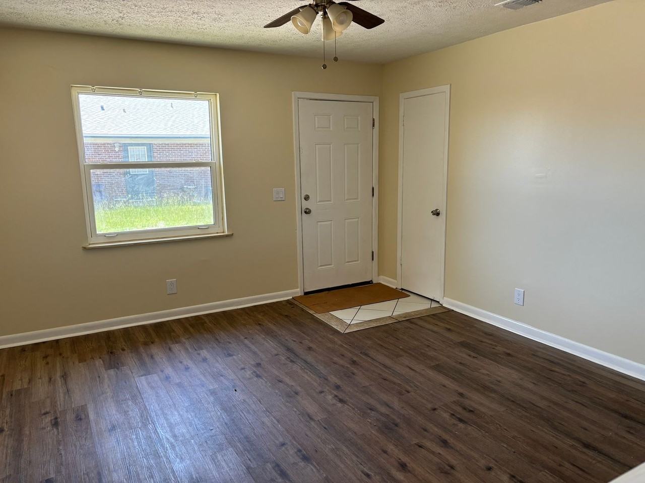 3911 W 22nd St - Photo 3 of 13