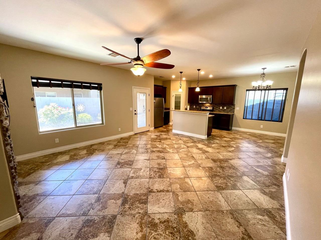 2448 Cliff Rose Way - Photo 5 of 42