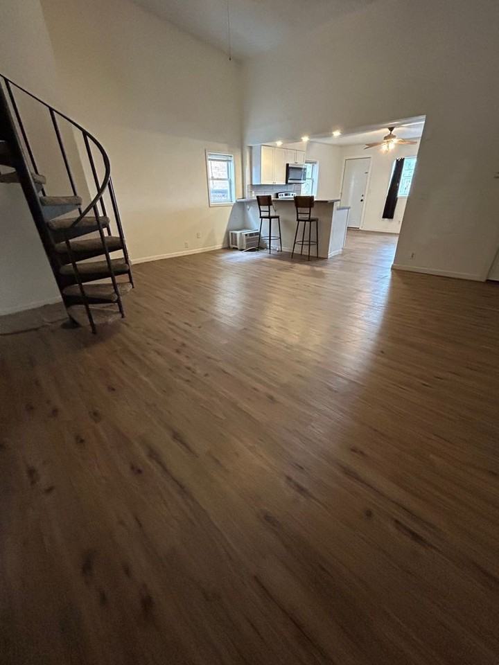 411 3rd St S #1 - Photo 3 of 18