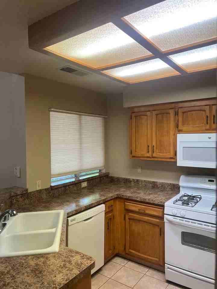 180 Peninsula Dr - Photo 2 of 15