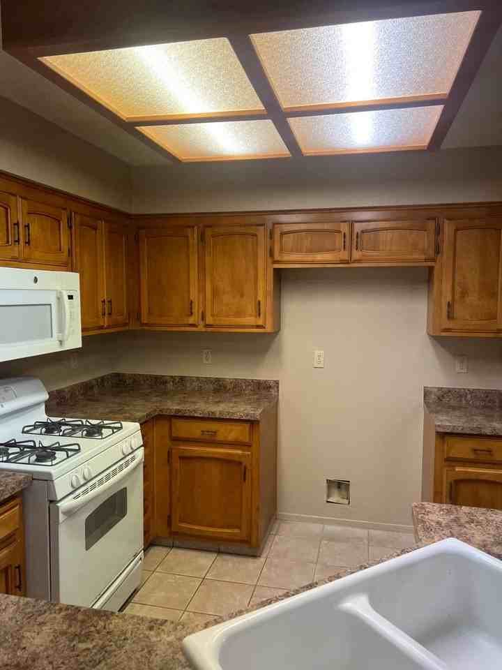 180 Peninsula Dr - Photo 3 of 15