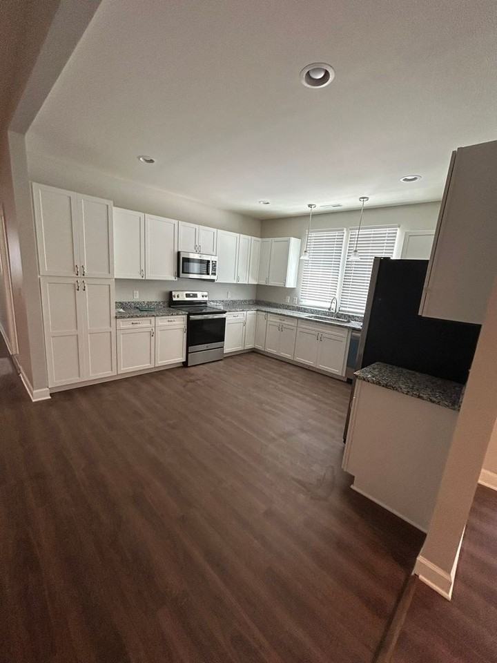 327 N Dean St - Photo 2 of 9