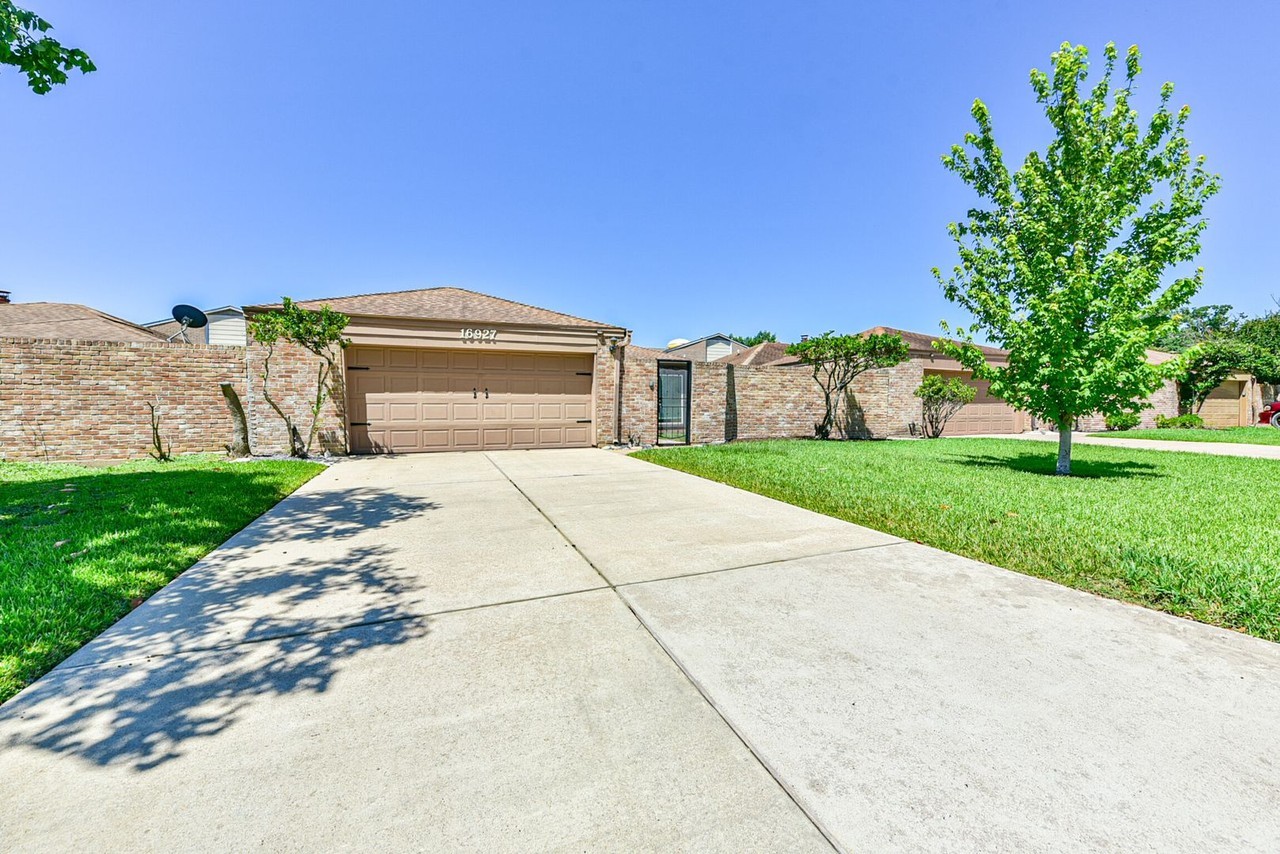 16927 Amidon Dr - Photo 2 of 30
